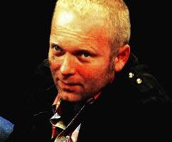 KAZALIŠNI SPEKTAKL S NAPUŠTENIM PSIMA