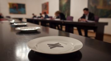 MONTAЖ$TROJ SE ODRIČE VLASTITE KAZALIŠNE MISIJE U IME BUDUĆNOSTI